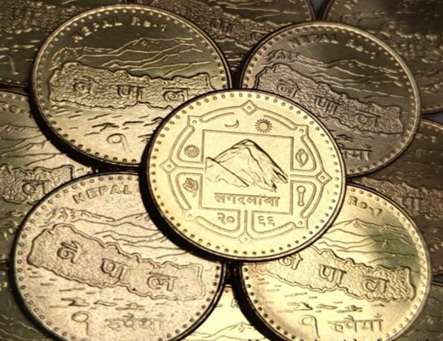 Nepalese 1 rupee Zhumura Peak coin with a diameter of 19mm BU Nice Coin