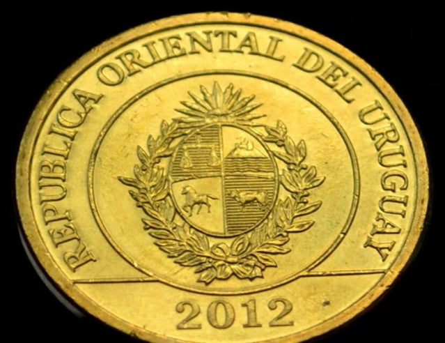 2012 Uruguayan Coin 1 peso animal armadillo BU