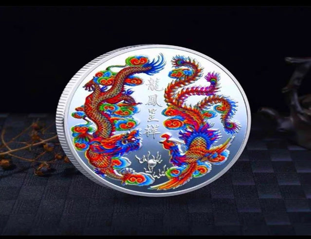 Pièce porte-bonheur - Pièce cadeau dragon et phénix dans une capsule de protection en plastique plaqué argent