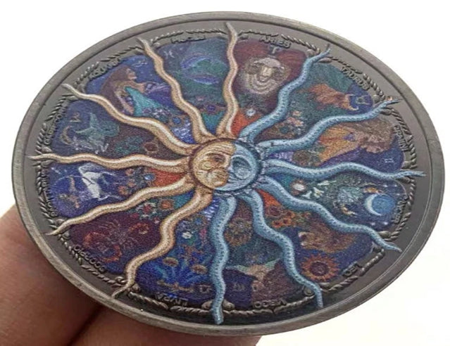 Pièce porte-bonheur – 12 constellations colorées, pièce cadeau artisanale dans une capsule de protection en plastique plaqué argent # LCO1201