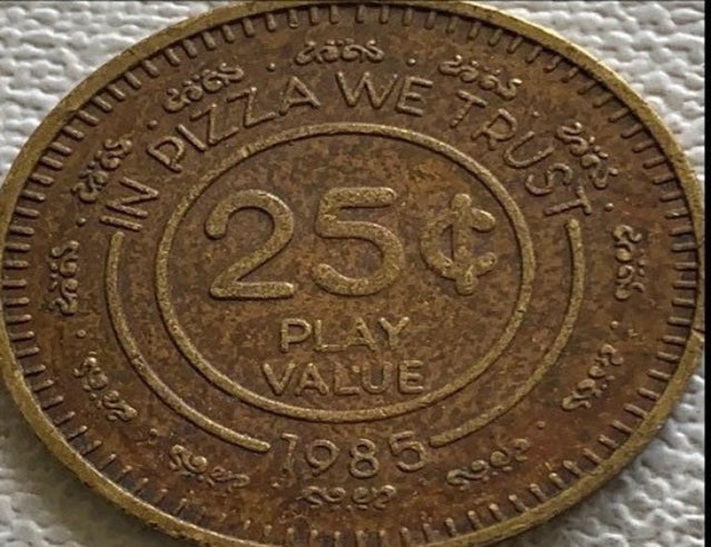 1983 Chuck E Cheese Token in Pizza We Trust Pizza Smile America im Wert von 25 Cent