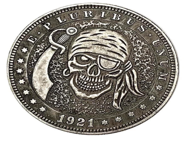 Hobo Coin - Pièce cadeau artisanale en forme de crâne de pirate dans une capsule de protection en plastique gravée en cuivre