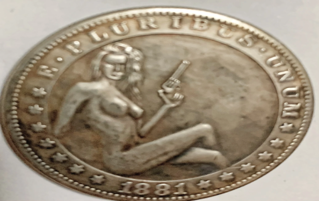 Hobo Coin - Naked Shooter - Pièce cadeau artisanale dans une capsule de protection en plastique gravée en cuivre