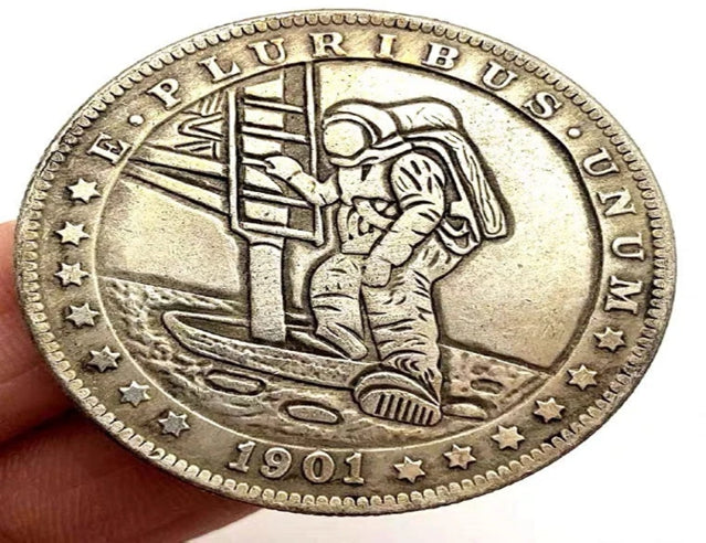 Hobo Coin - Astronaute atterrissant dans une capsule de protection en plastique gravée en cuivre