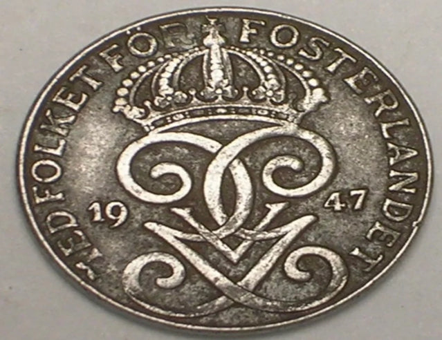 1947 Sweden Swedish 2 Ore Crowned Monogram WWII Era Iron Coin