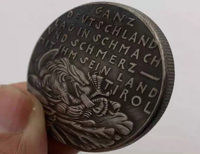 Hobo Coin - Grande main en cuivre dans une capsule de protection en plastique gravée en cuivre