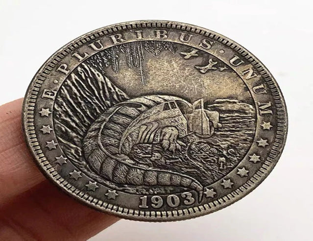 Hobo Coin - Voiture Crocodile dans une Capsule de Protection en Plastique Gravée en Cuivre